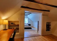 18th Century Stone Cottage minutes from historic Middleburg - Wi-Fi
