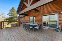 Upscale Lakefront Table Rock Cabin with nearby Launch - Hytter