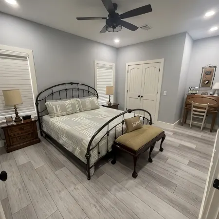 2 bed, 2 bath cabin located in the country just west of College Station.