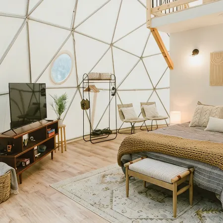 "Home Sweet Dome" MODERN TREEHOUSE STAY w/ Hot Tub