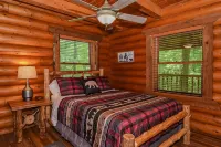 Log Cabin Retreat w/ Hot Tub, Game Room, Fire Pit - Alphydda