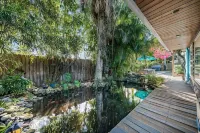 4/4 Home w/ Pool & Hot Tub – Steps from the Beach! - 4 stjerner