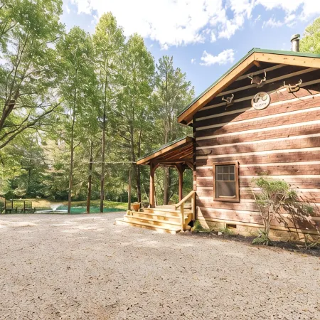 Retro Cabin in Hocking Hills, Ohio w/ Jukebox, Hot Tub & Pond. Dog-friendly!