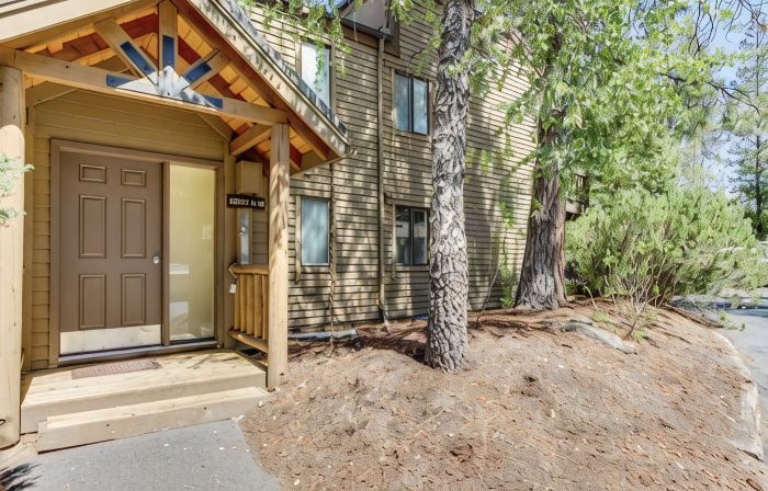 Cozy Sunriver Condo w/Pool Sharc Passes! Close to Sunriver Lodge & Shopping.