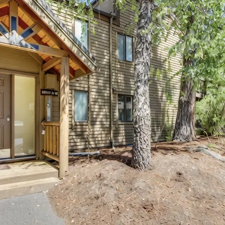 Cozy Sunriver Condo w/Pool Sharc Passes! Close to Sunriver Lodge & Shopping.