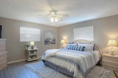 High End 2Br & 2Bath Condo Next to Pier!  Pool, Balcony & Right on the Beach! - Balkoner