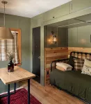 Quaint and cozy cabin Estes Park!  Centrally located and recently remodeled! - Alphydda