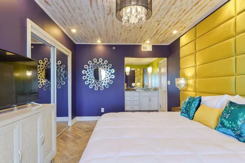 Paradiso - Divine Condo, Perfect Location Walkable to Everything Downtown - 4-Star