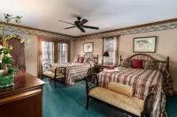 Stunning Golf Views on Pinehurst National No. 9. A Luxurious Retreat Awaits. - Homestays