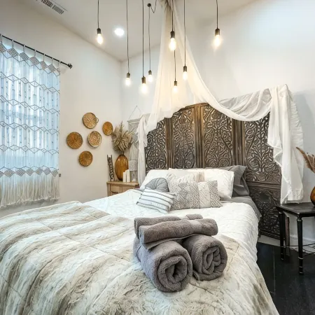 ♥︎Romantic Retreat♥︎Boutique Apt/Hot tub/Fire Pit