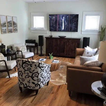 Best Location, comfy bungalow just a10 min.walk to OU Stadium or Campus Corner