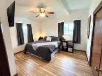 Kadia’s Place-The One With The Pool Table & TVs - Homestays