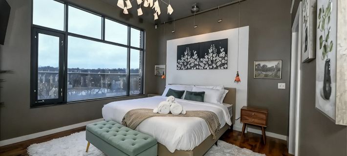 Luxury Condo in Akron Northside District. Level 2 EV Charging complimentary !! Hotels in Akron