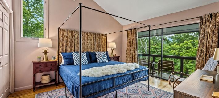 Luxe Mountain Home: Hot Tub, Sauna, Firepit, Games Hotels in Black Mountain