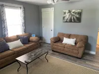 Cozy 2 - bedroom Little Blue House On The Hill in enjoyable Jefferson City - 3-Star