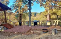 Spring Pond Cabin at White Buffalo Lodge;Family-sized with lake access - Chalets