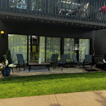 The Ridge RetreatRenovated in 2024 - Steps from Lake Como & The Ridge
