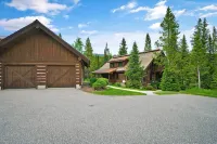 Cozy private cabin with hot tub, and ski in and out - Chalets