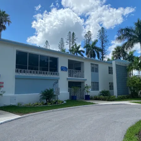 1 Block to Beach, Heart of Old Naples, Newly Renovated, Perfect Location