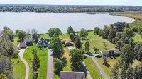 Lake Ontario's Family Retreat: Natural Peace and Modern Luxuries - 3-Star