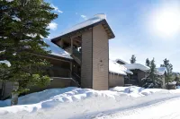 Ski the Peak,Big Sky Resort,Cozy Stillwater Condo,Fireplace, walk-Lifts,BaseCamp - 3 星級