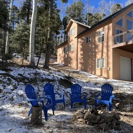 Mountainside Chalet with Views! Private 2 Acres. 4Beds, 3 Baths 2 Master Suites.