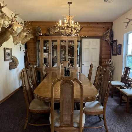 Lodge with fishing & guided hunts available! Minutes from Tulsa & Grand Lake!