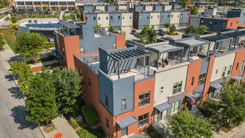 Downtown Skyline Views in Modern Townhome with Rooftop Patios - Bintang 4