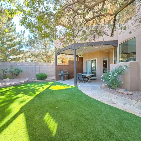 " Santa Fe Style" 4Bedrooms, Hot Tub and Pets Welcome, 5G Fiber WiFi !