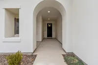 5BR Meridian Home – Hot Tub & Family Play Space - 빌라