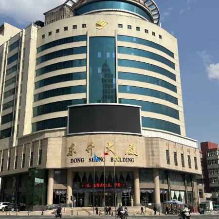 Dongsheng Hotel Отели рядом с достопримечательностью «Центральная кровавая станция Чжан Цзякоу»