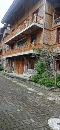 Baoxing Snow Mountain Home No.40 Homestay Отели рядом с достопримечательностью «Hongjun Changzheng Fanyue Jiajin Mountain Memorial Hall»