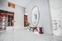 RedDoorz Near Alun Alun Bandung 2 فنادق في Astanaanyar