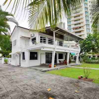 Little Heaven by Sky Hive, A Beach Front Bungalow Hotel Exterior