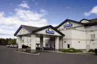 Days Inn & Suites by Wyndham Thunder Bay