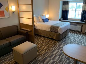 Microtel Inn & Suites by Wyndham Fountain North