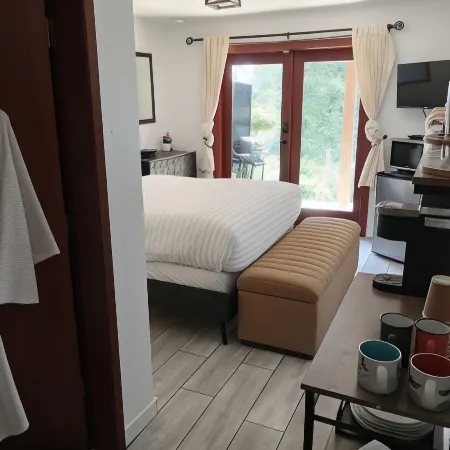 Lunar Cove Inn