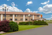 Super 8 by Wyndham Clear Lake Hotels in Clear Lake