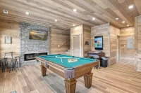 Little Bear Lodge 3 Bedroom Cabin by RedAwning Hotels in Sevier County