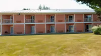 Dew Drop Inn Hotels in La Push
