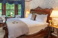The 1899 Wright Inn & Carriage House