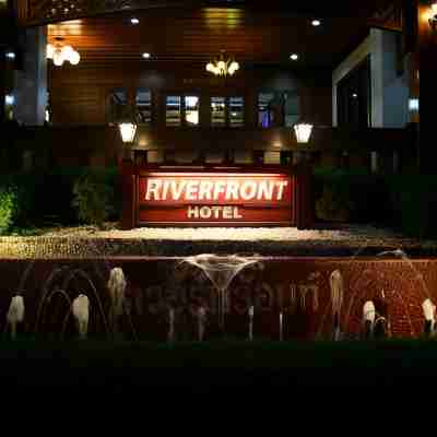 โรงแรม ริเวอร์ ฟร้อนท์ (Riverfront Hotel) Hotel Exterior