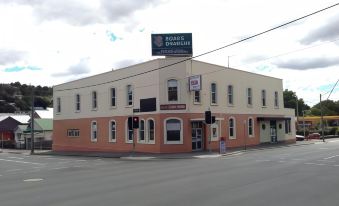 Centennial Inn on Bathurst