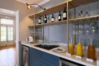 Chapter House Boutique Hotel by the Living Journey Collection - bar