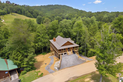 Antler Ridge 3 Bedroom Cabin by RedAwning فنادق في سيفيرفيل