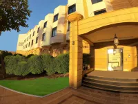 Al Corniche Hotels near Al-Khaskiah Shopping Centre
