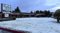 Curly Redwood Lodge