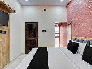 OYO Flagship Vrrinda Residency