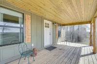 Cozy Mississippi Cabin w/ Covered Porch & Grill!