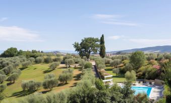 Lavish Holiday Home in Volterra with Pool